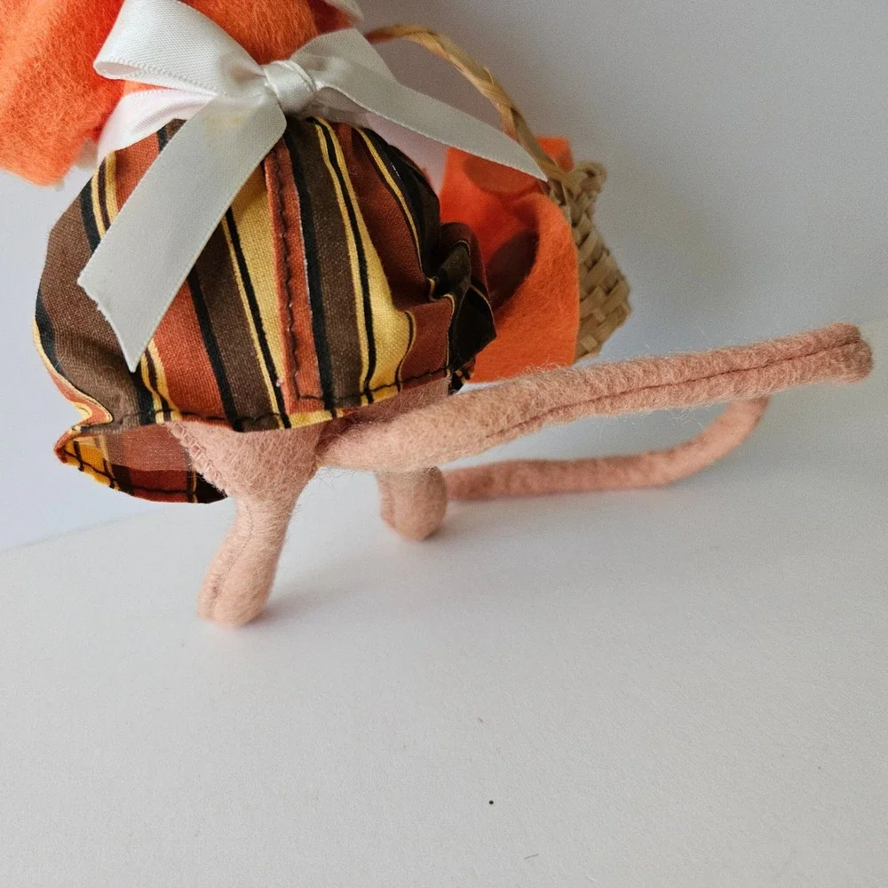 Annalee Dolls Thanksgiving Pilgrim Mouse Girl 6in Handpainted Felt Harvest Tooth
